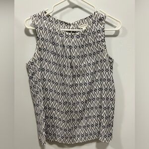 Sleeveless lightweight top. Perfect on hot summer days/under suit jacket.